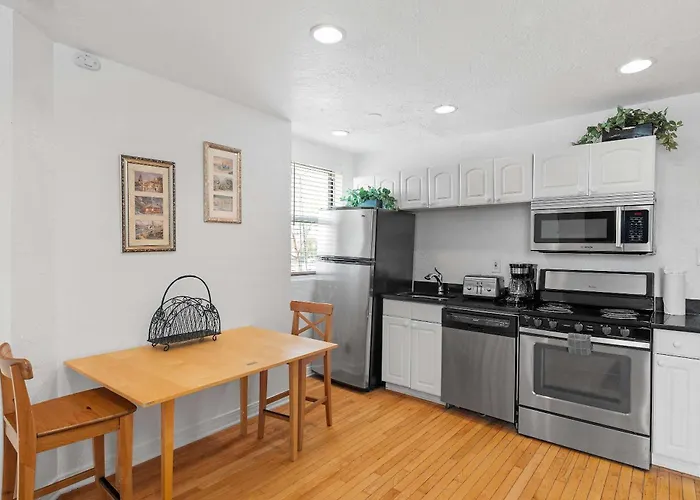 Apartment Panoramic Views On Your Front Porch *