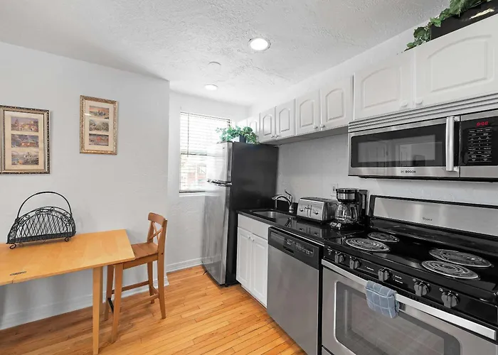 Panoramic Views On Your Front Porch Apartment *